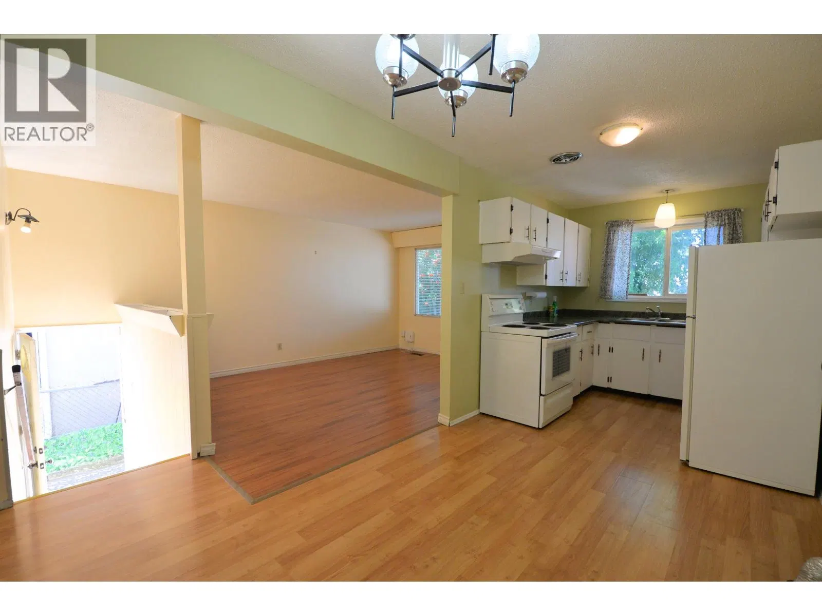 Photo 3 of 16 at 2263 NORWOOD Street
