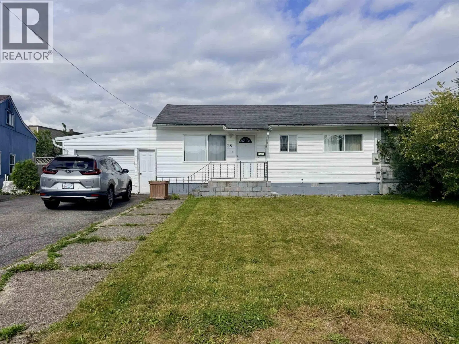 28 LILLOOET Crescent