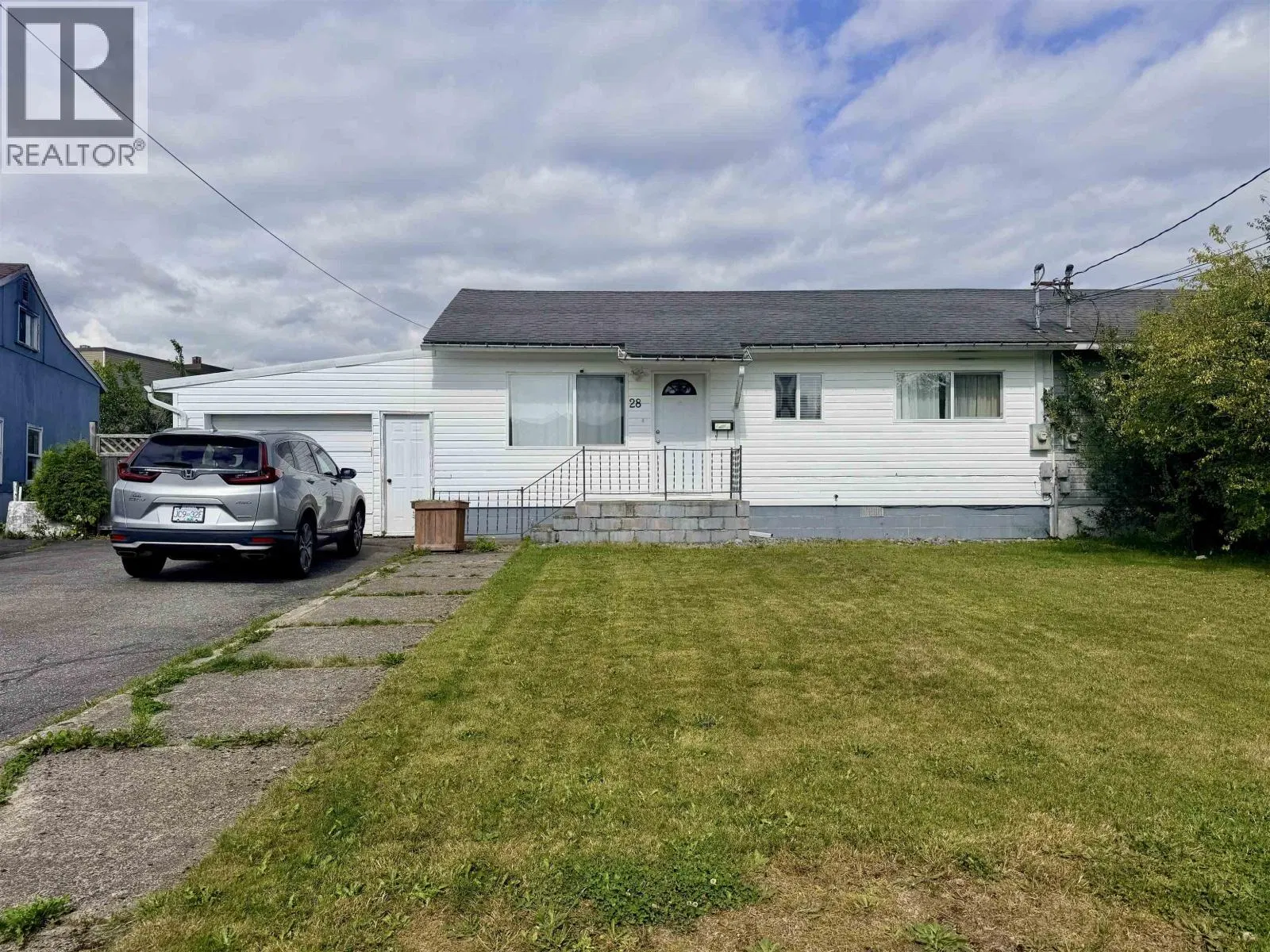 Photo 1 of 19 at 28 LILLOOET Crescent