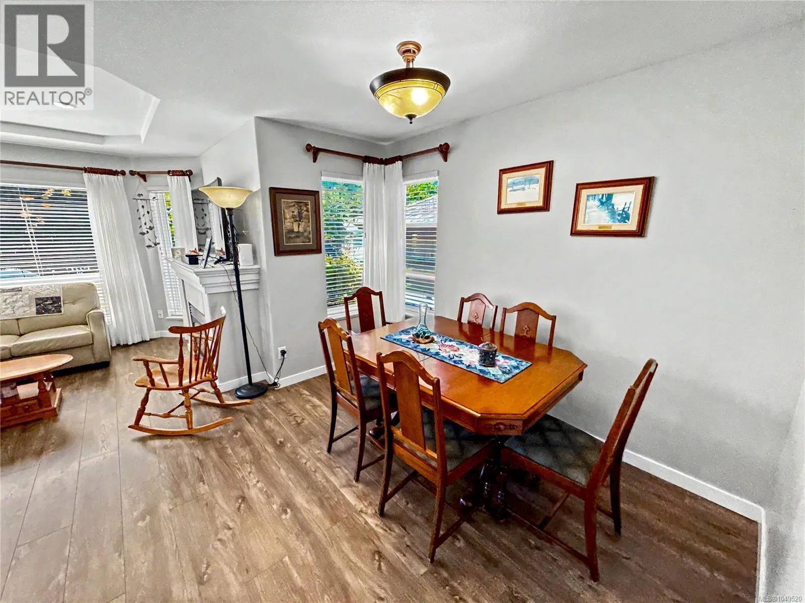 Photo 4 of 23 at 586 Hampstead Street
