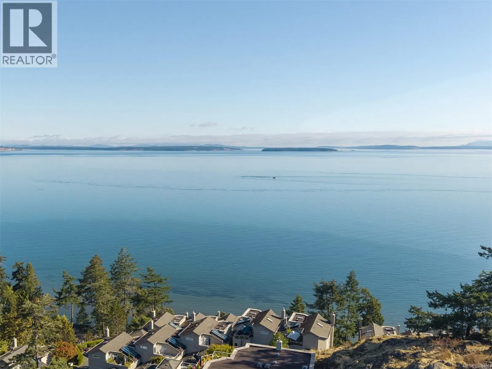 #1 – 4771 Cordova Bay Road