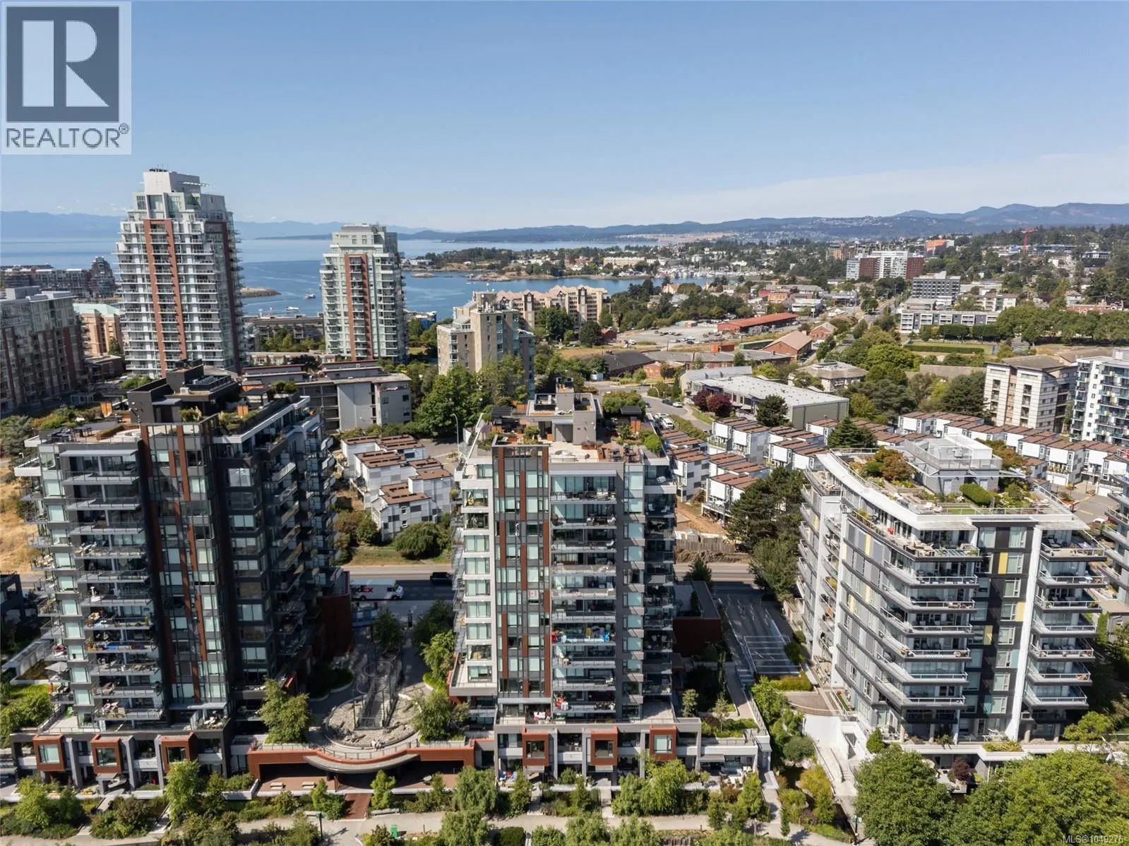 Photo 5 of 47 at #705 – 369 Tyee Road