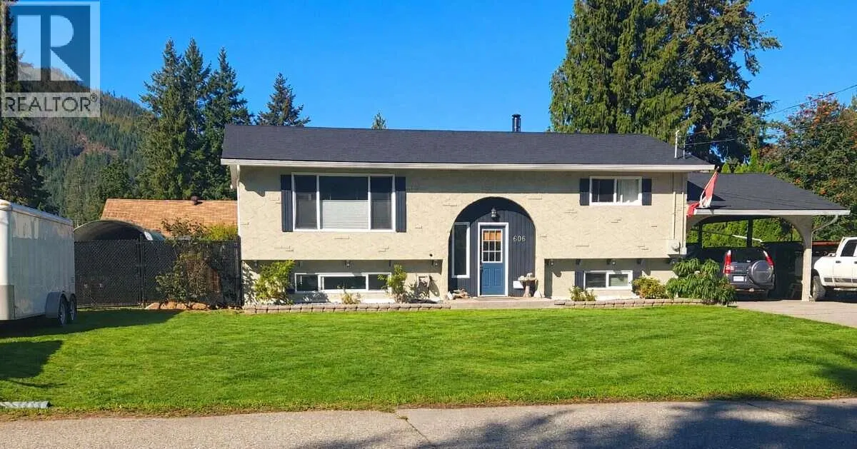 Photo 1 of 34 at 606 Gillis Avenue