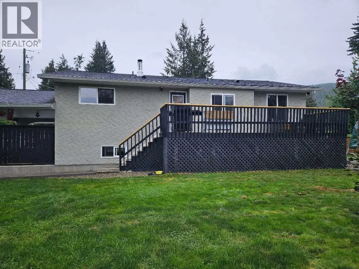 Photo 3 of 34 at 606 Gillis Avenue