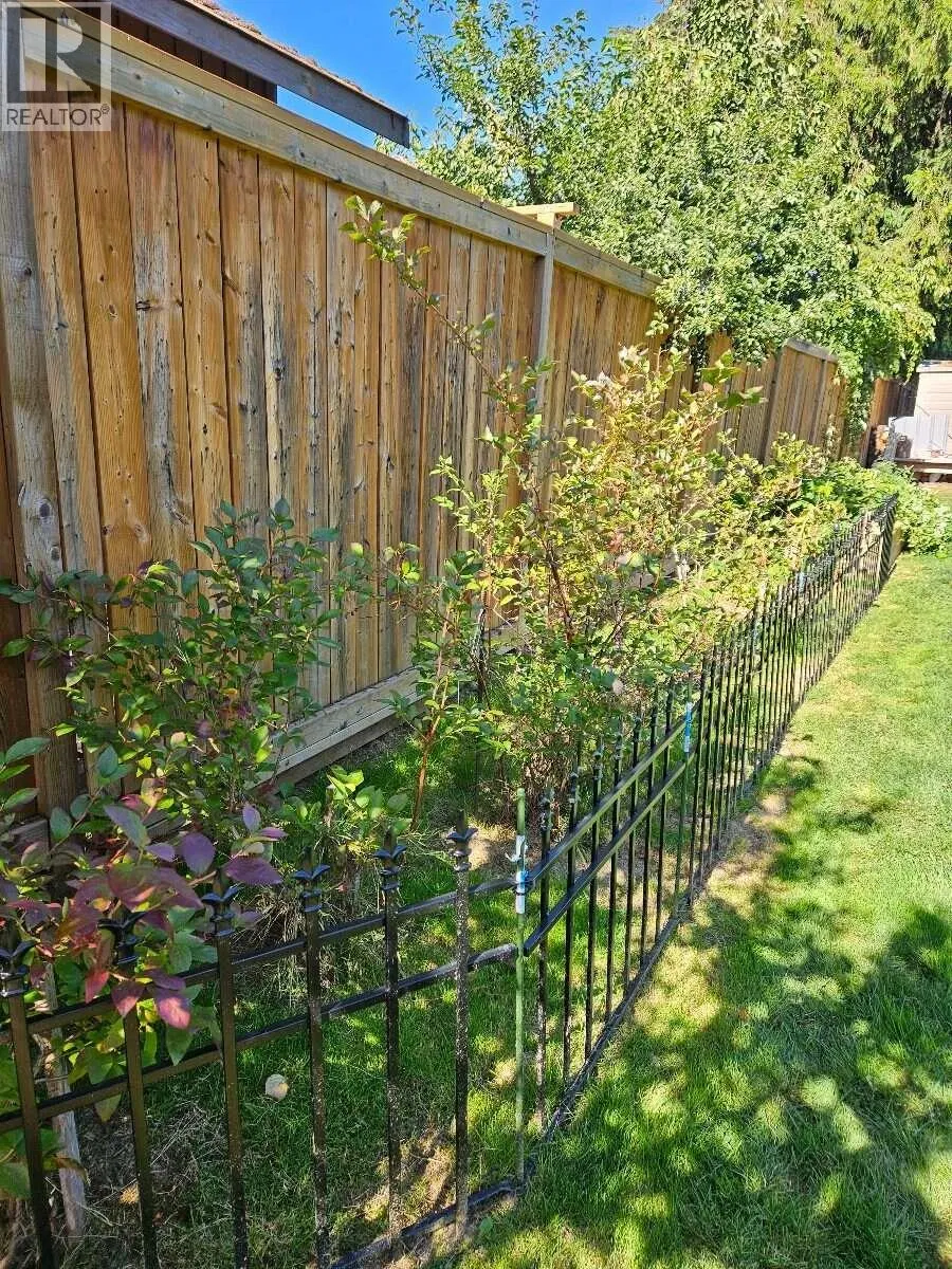 Photo 5 of 34 at 606 Gillis Avenue
