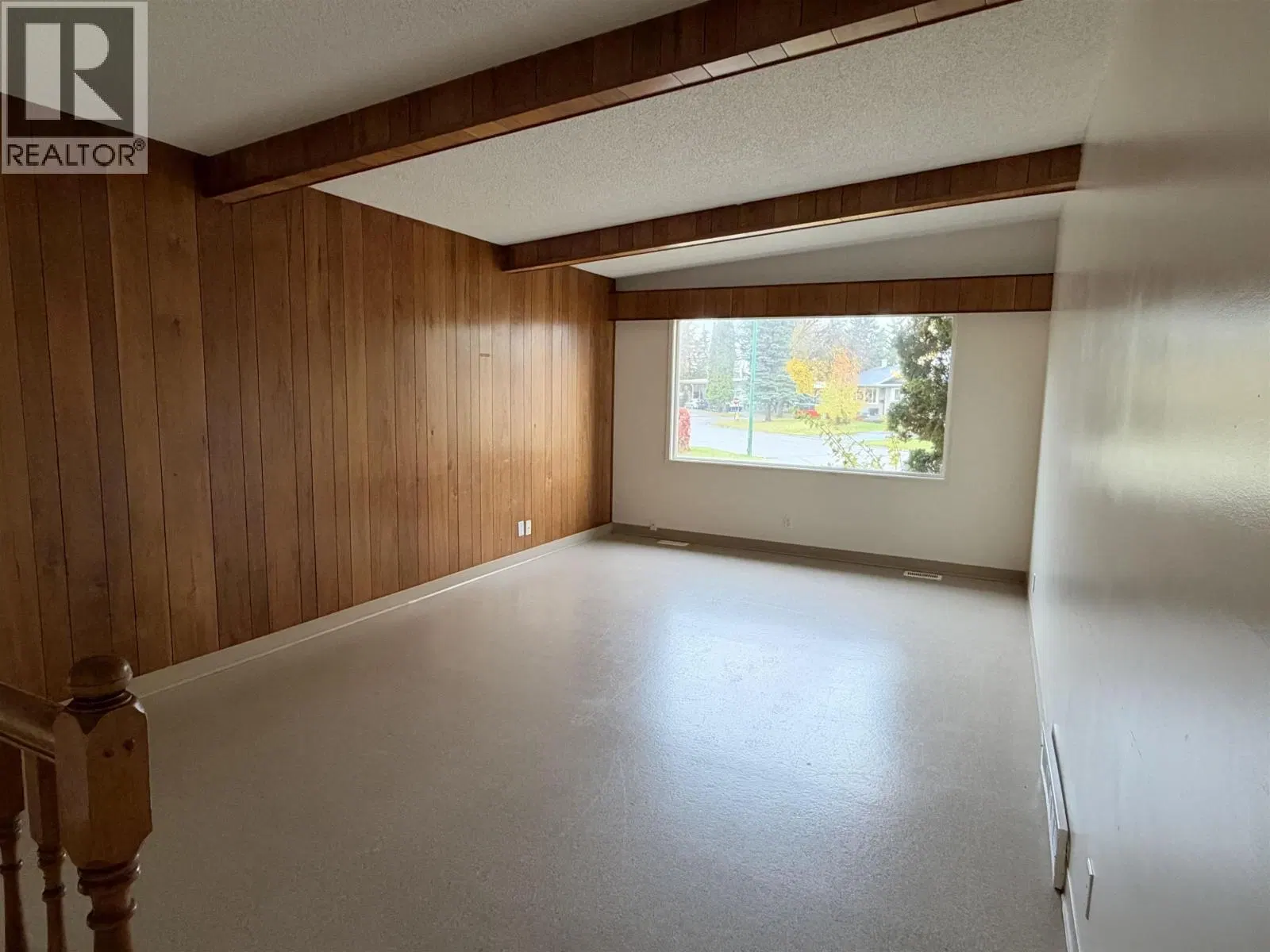 Photo 4 of 23 at 404 MCINNIS Avenue