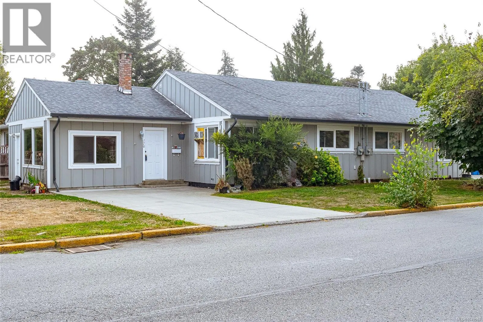 Photo 2 of 28 at 160 McKinstry Road