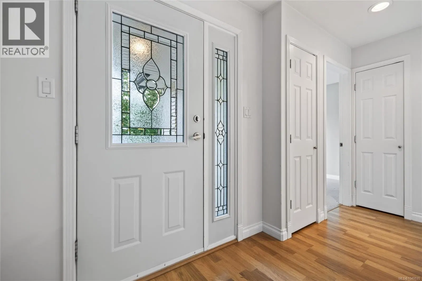 Photo 5 of 46 at 2729 Kendal Avenue