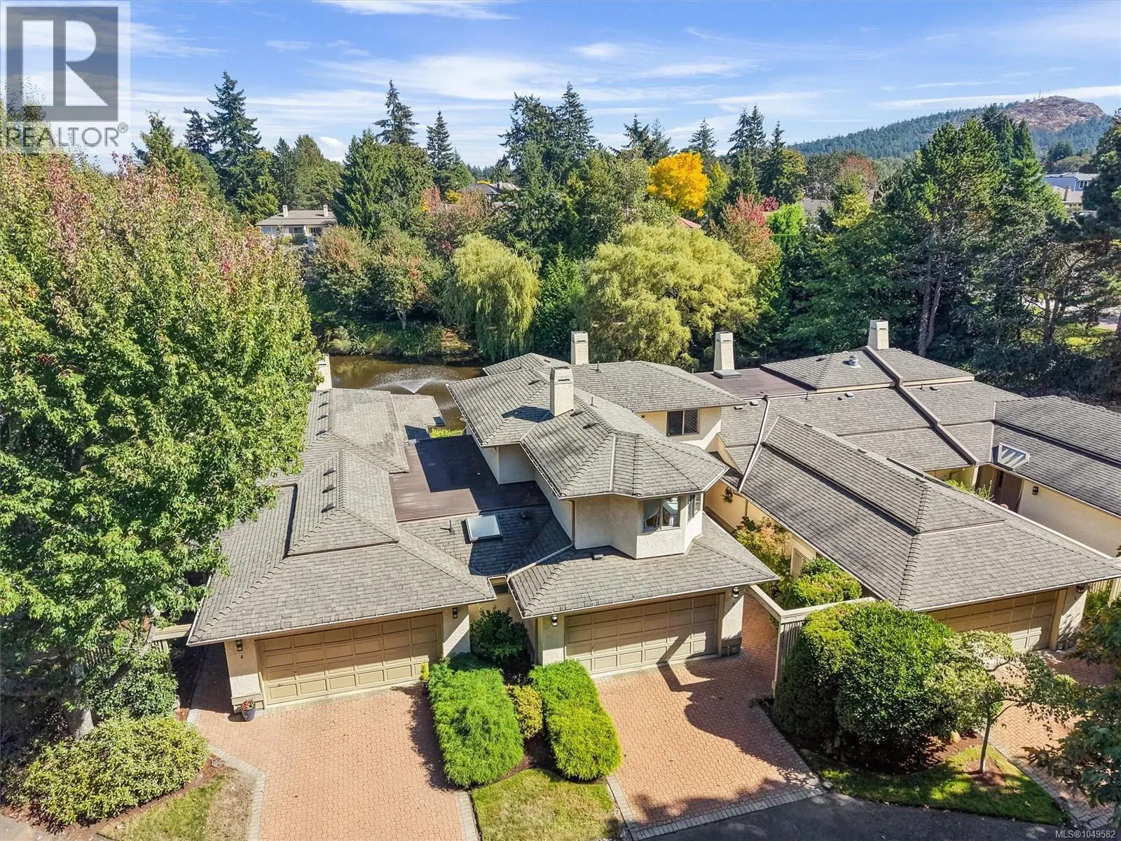 Photo 5 of 49 at #3 – 4701 Lochside Drive