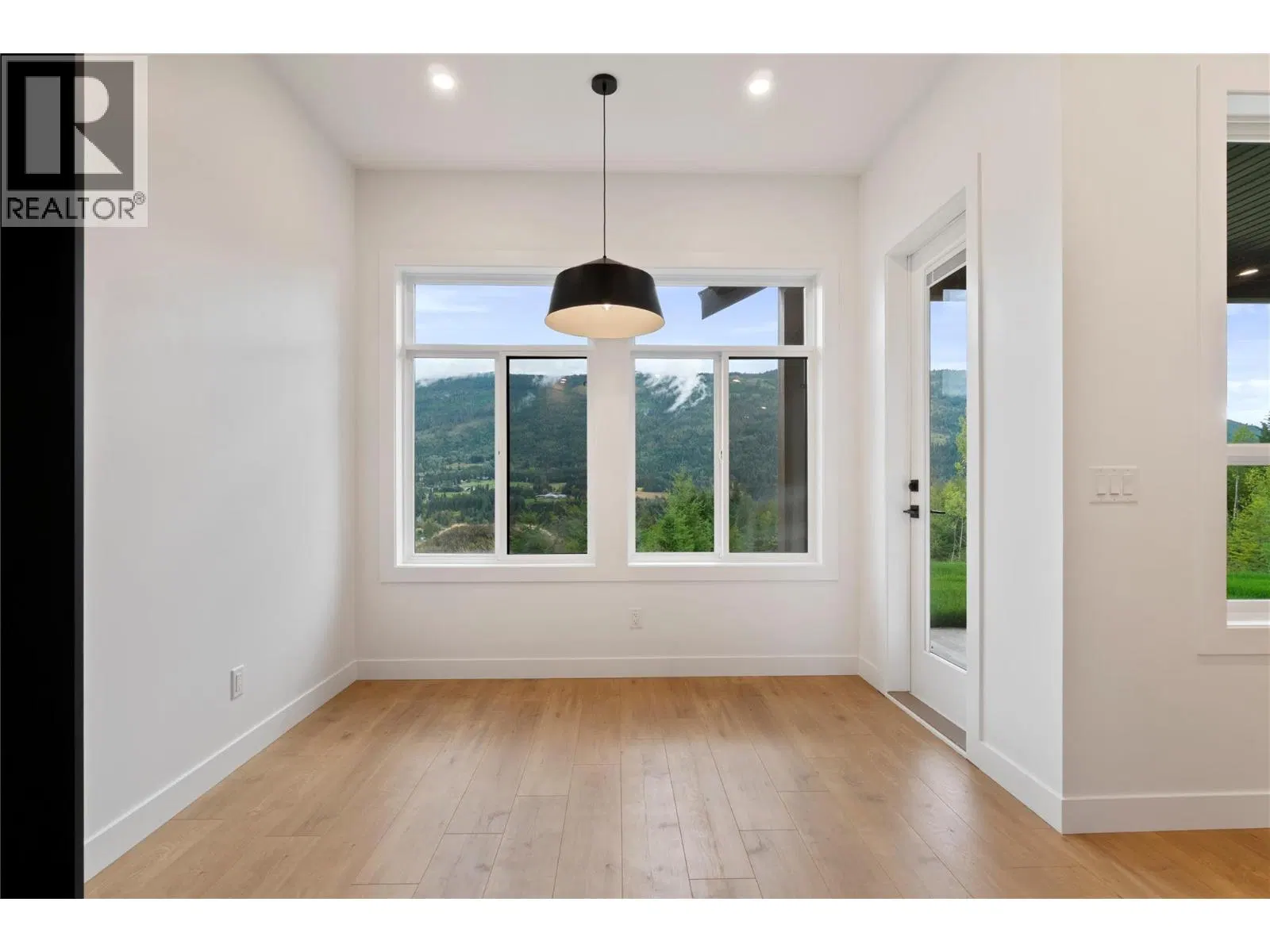 Photo 5 of 39 at 6900 42 Street