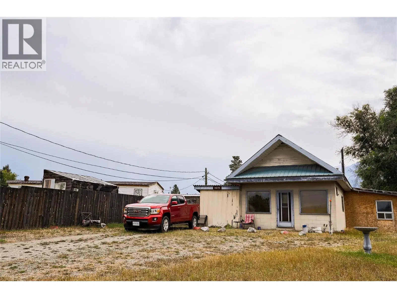 Photo 3 of 41 at 6598 Larch Road