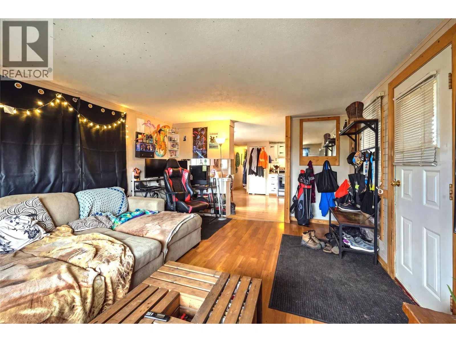 Photo 4 of 41 at 6598 Larch Road