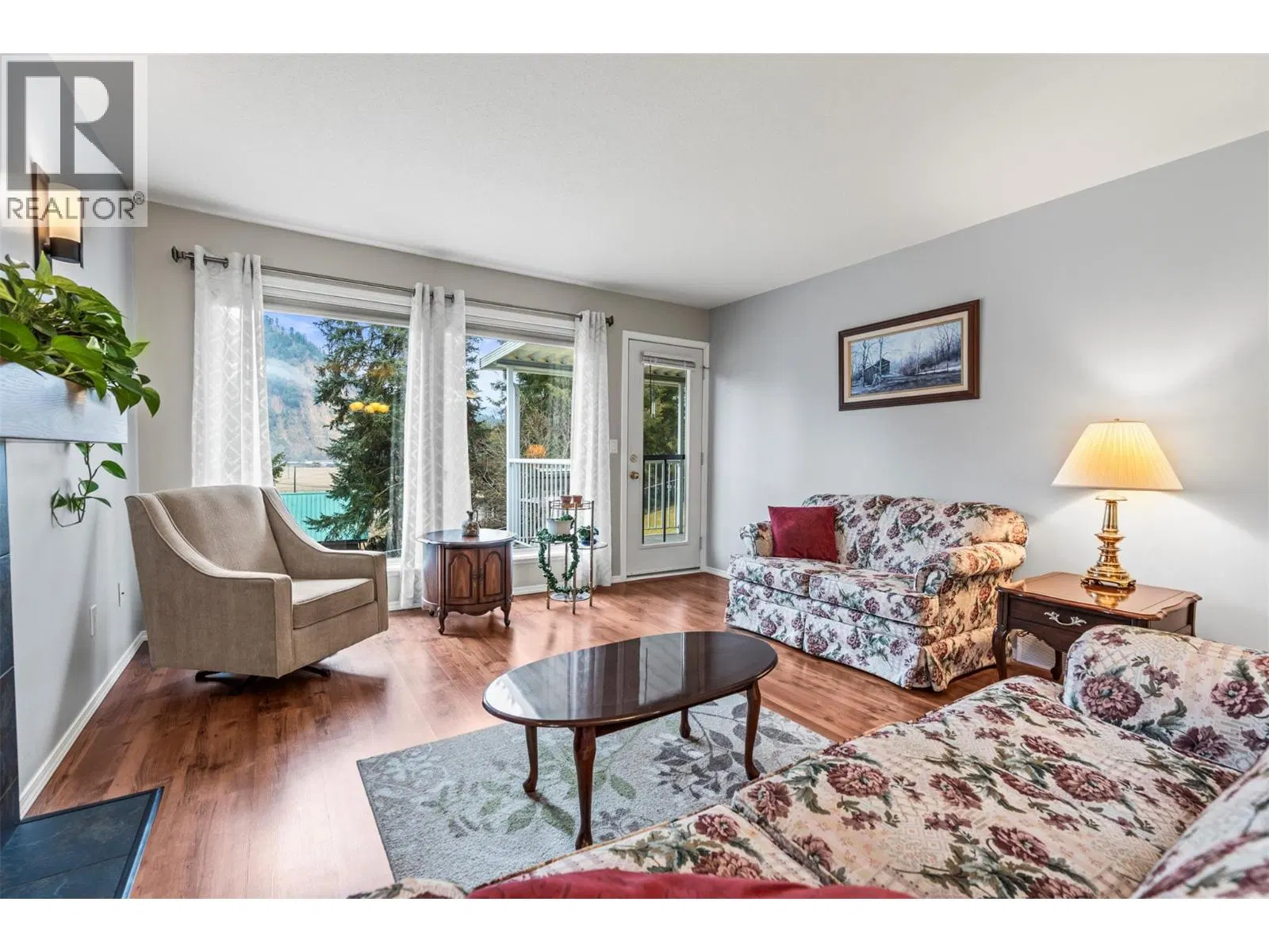 Photo 5 of 56 at #54 – 2675 Pine Avenue
