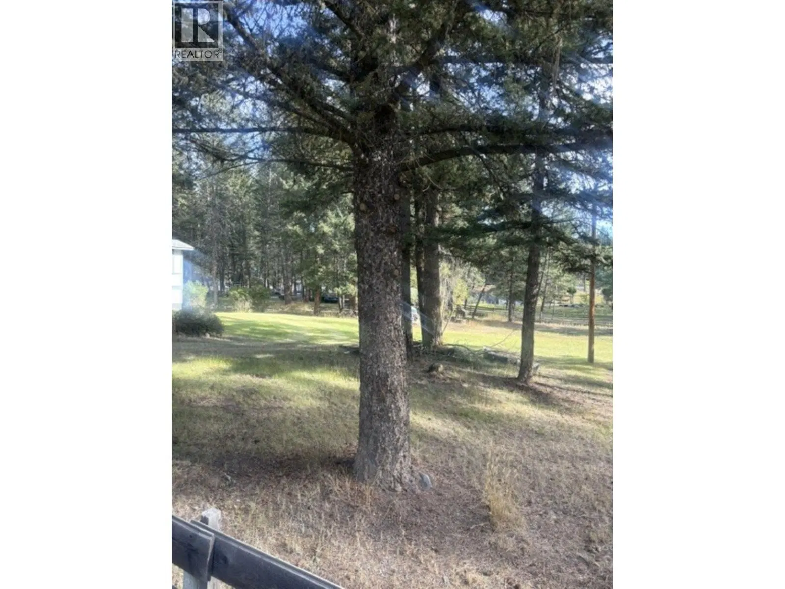 Photo 3 of 11 at 5044 EASZEE Drive