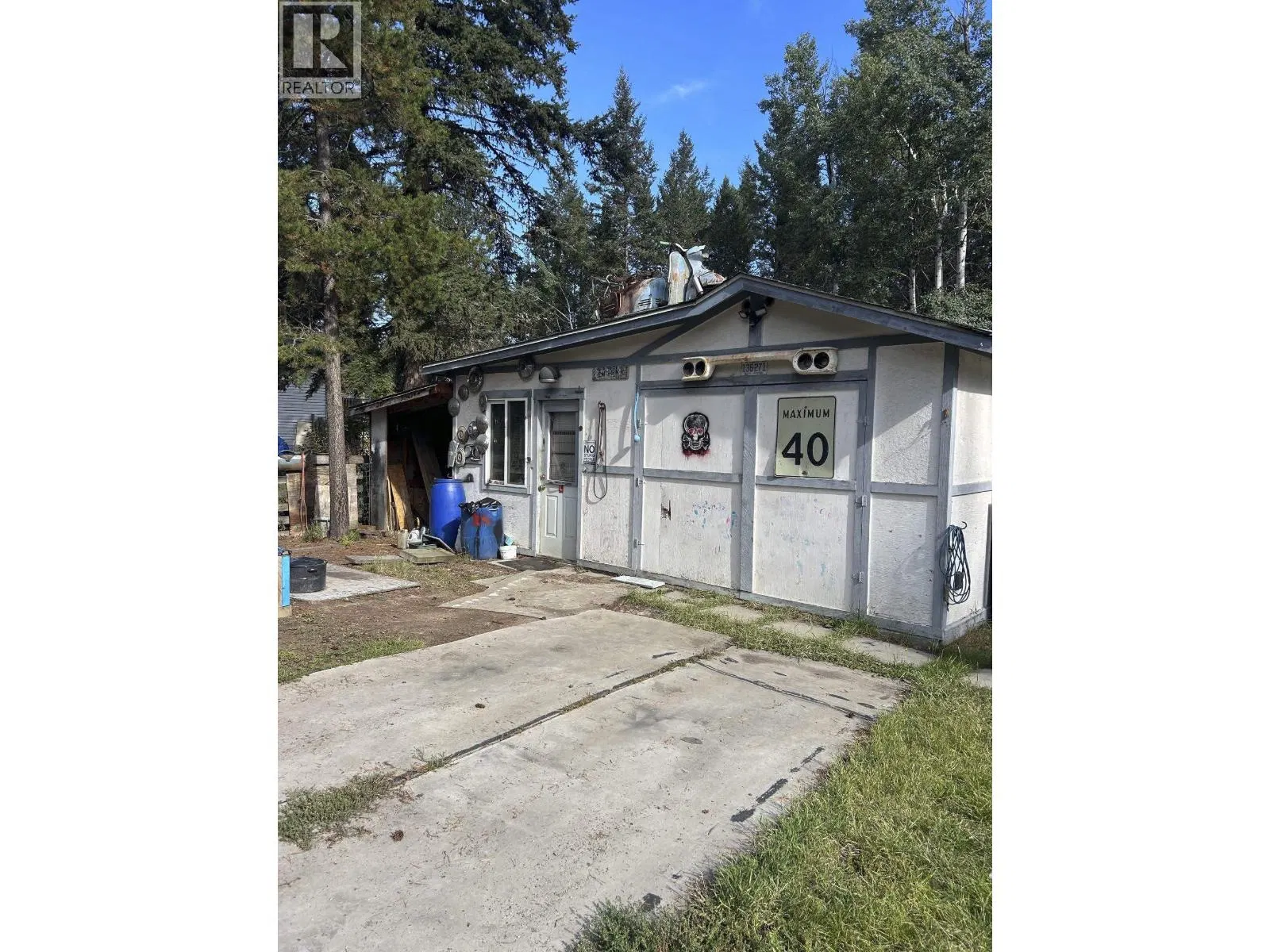 Photo 5 of 11 at 5044 EASZEE Drive