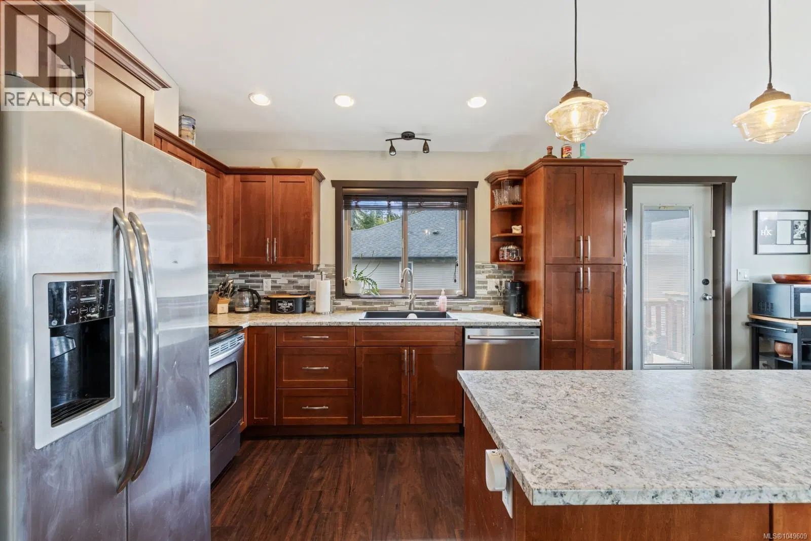 Photo 4 of 47 at 2735 Rydal Avenue