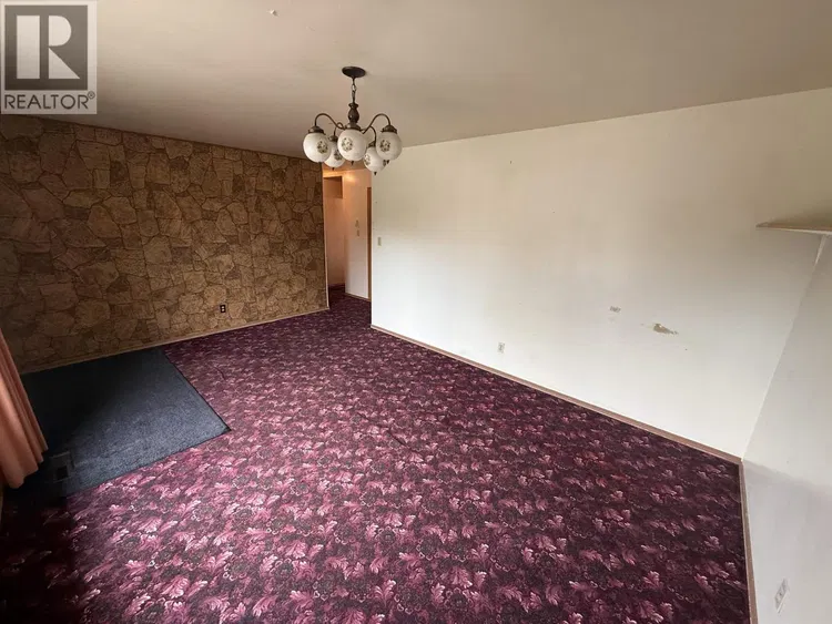 Photo 5 of 25 at 9511 98A Avenue