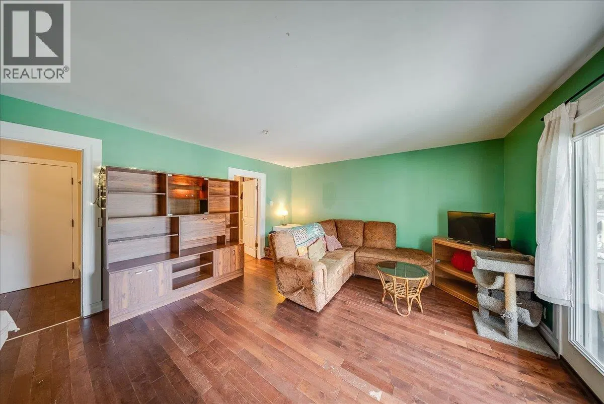 Photo 5 of 27 at #7 – 2044 Washington Street