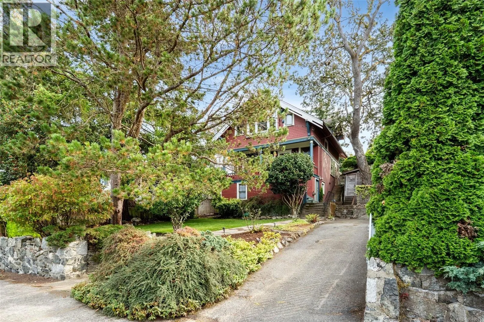Photo 4 of 54 at 1569 PEMBROKE Street