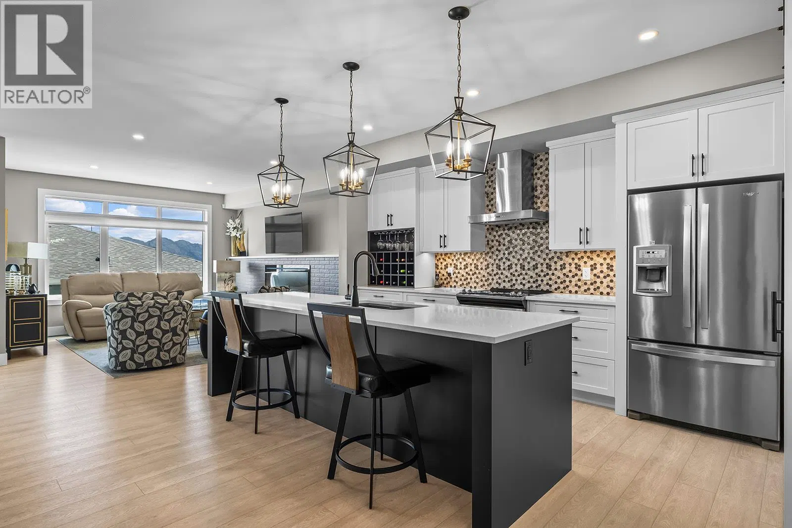 3352 Hawks Crescent