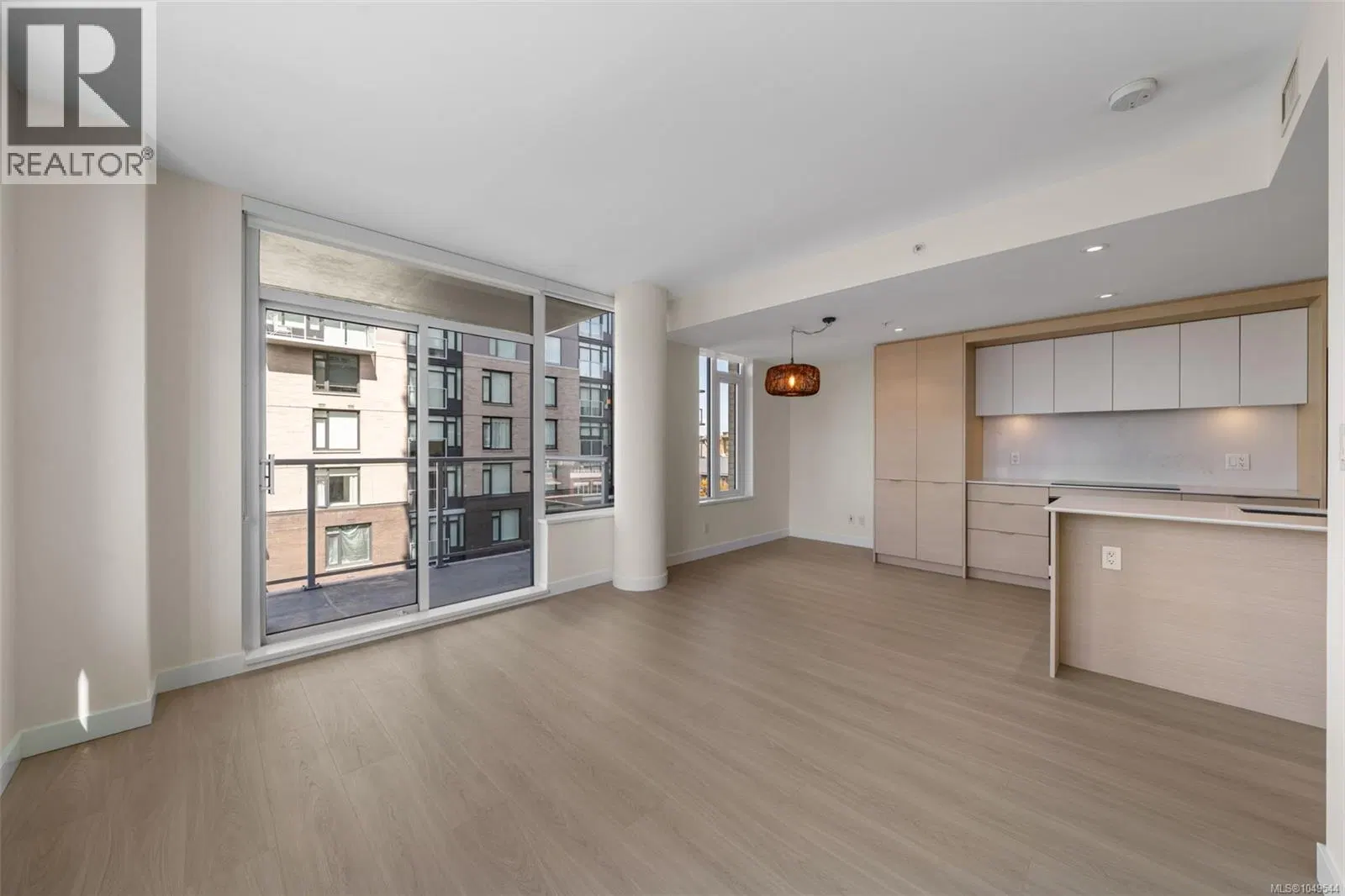 Photo 4 of 37 at #703 – 848 Yates Street