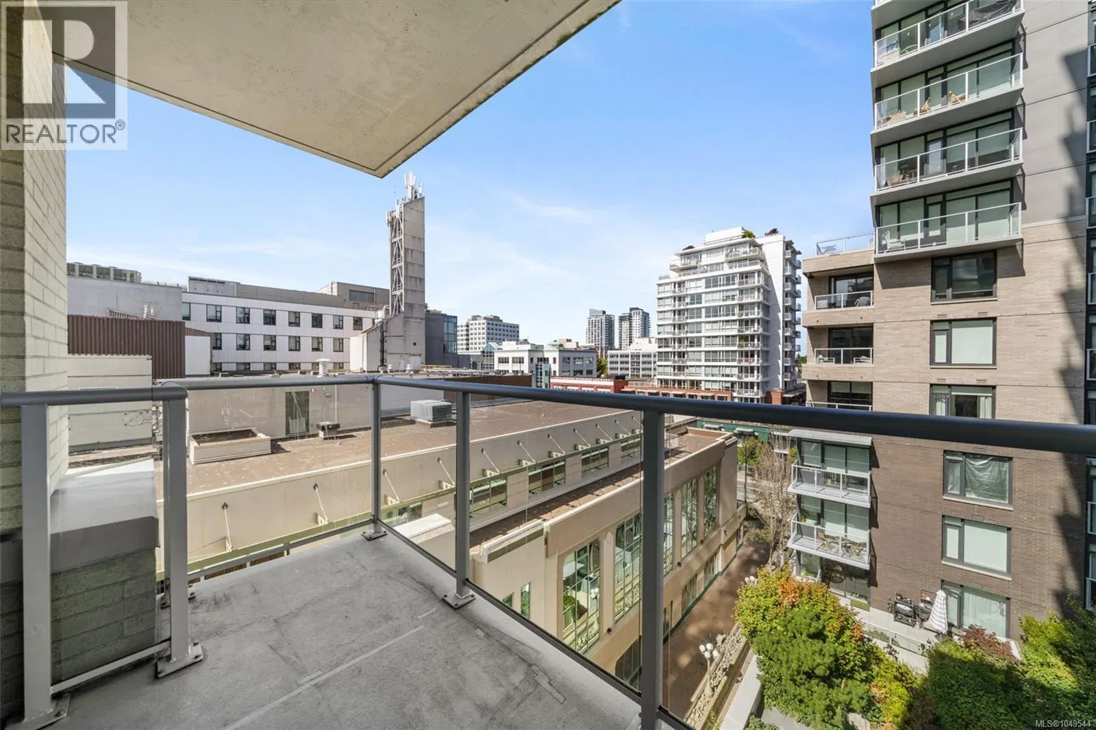 Photo 5 of 37 at #703 – 848 Yates Street