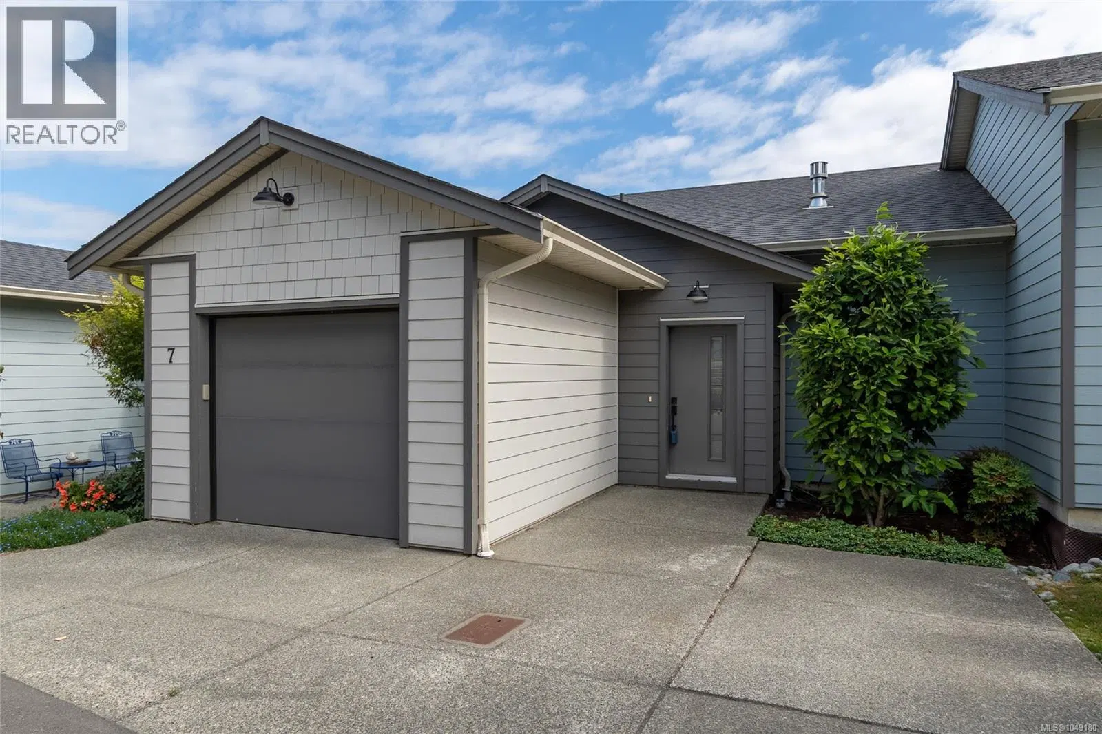 Photo 5 of 36 at #7 – 3195 Herons Way