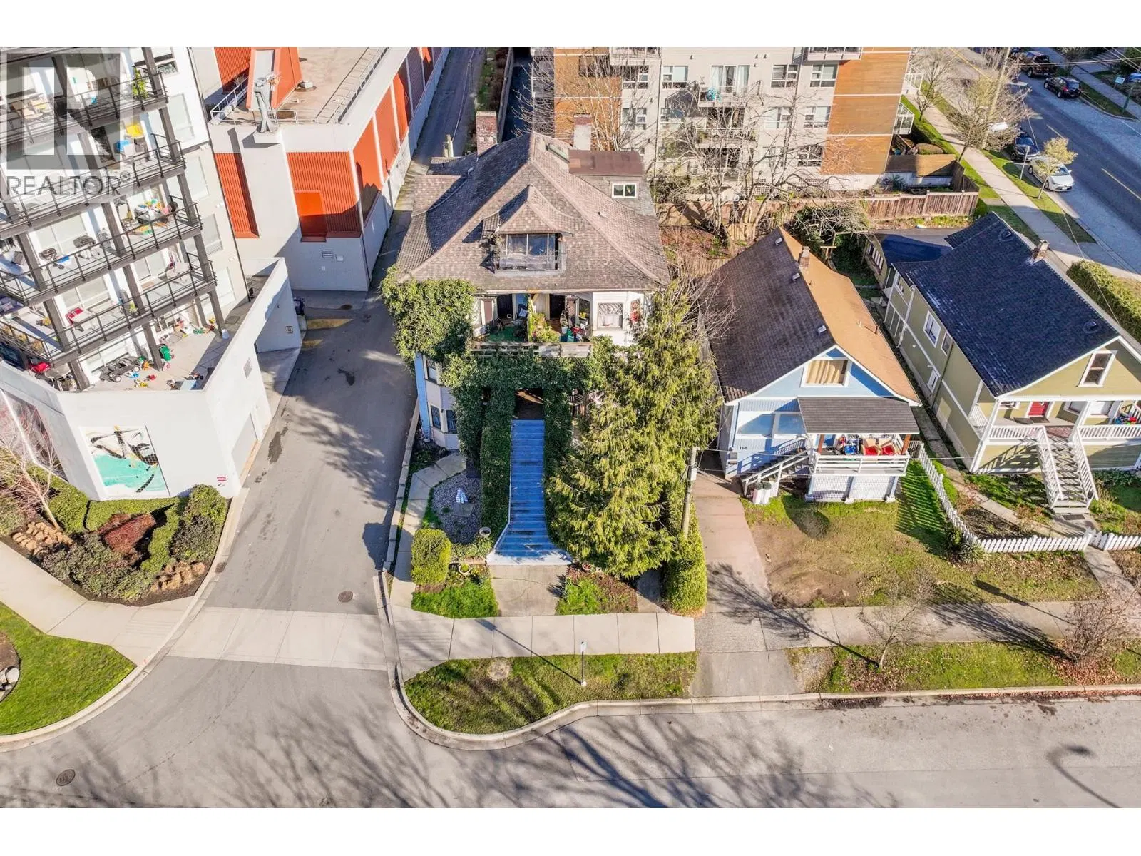 Photo 2 of 4 at 160 East 10TH Street