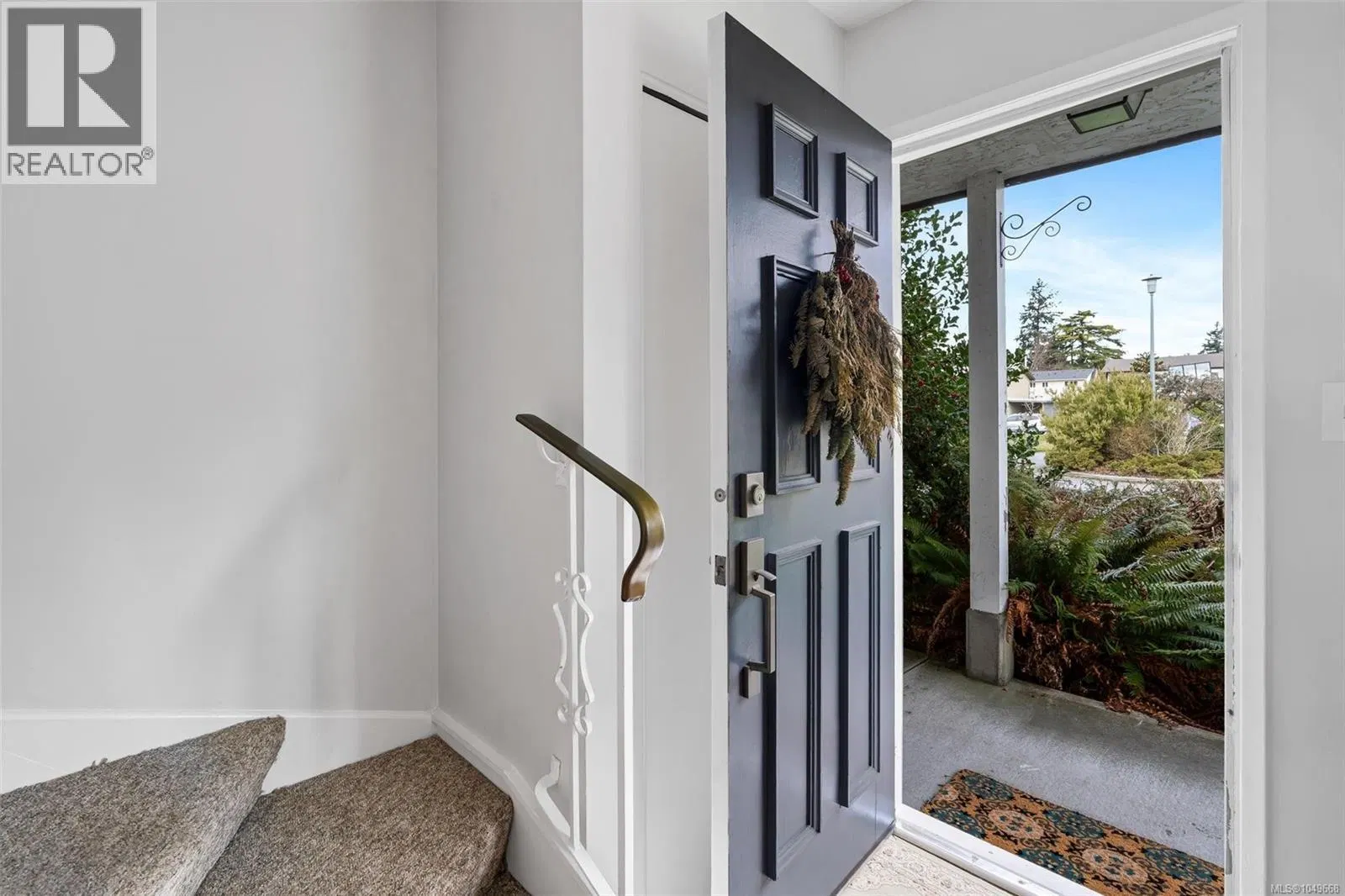 Photo 5 of 54 at 1725/1727 Ashdale Place
