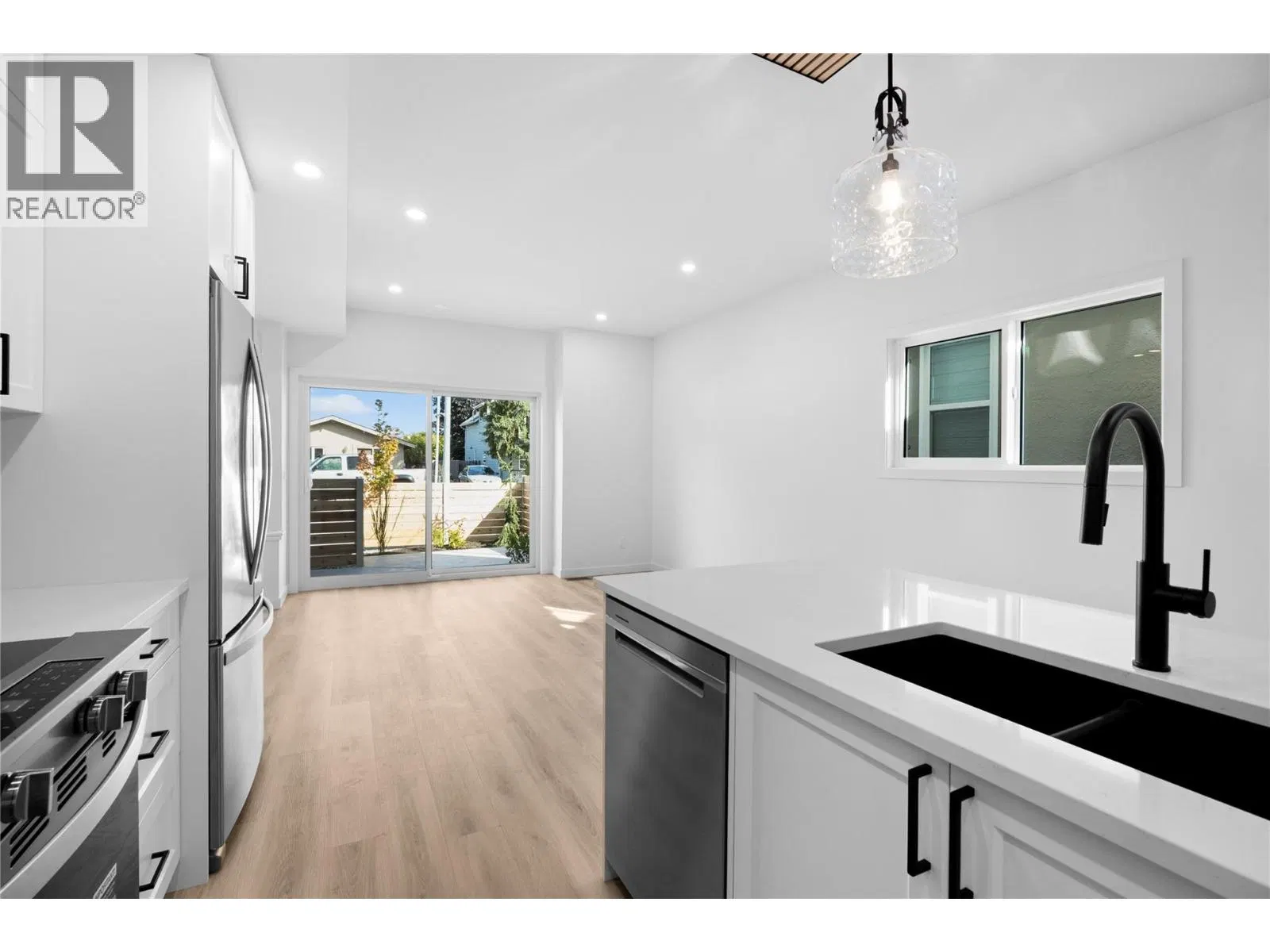 Photo 3 of 19 at #102 – 424 Bennett Avenue