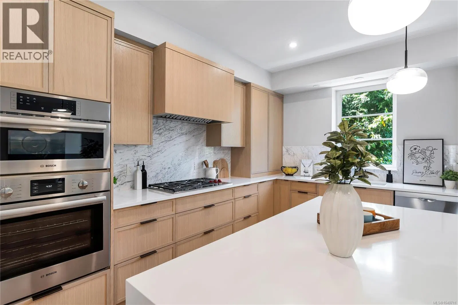 Photo 5 of 61 at #5 – 2590 Penrhyn Street