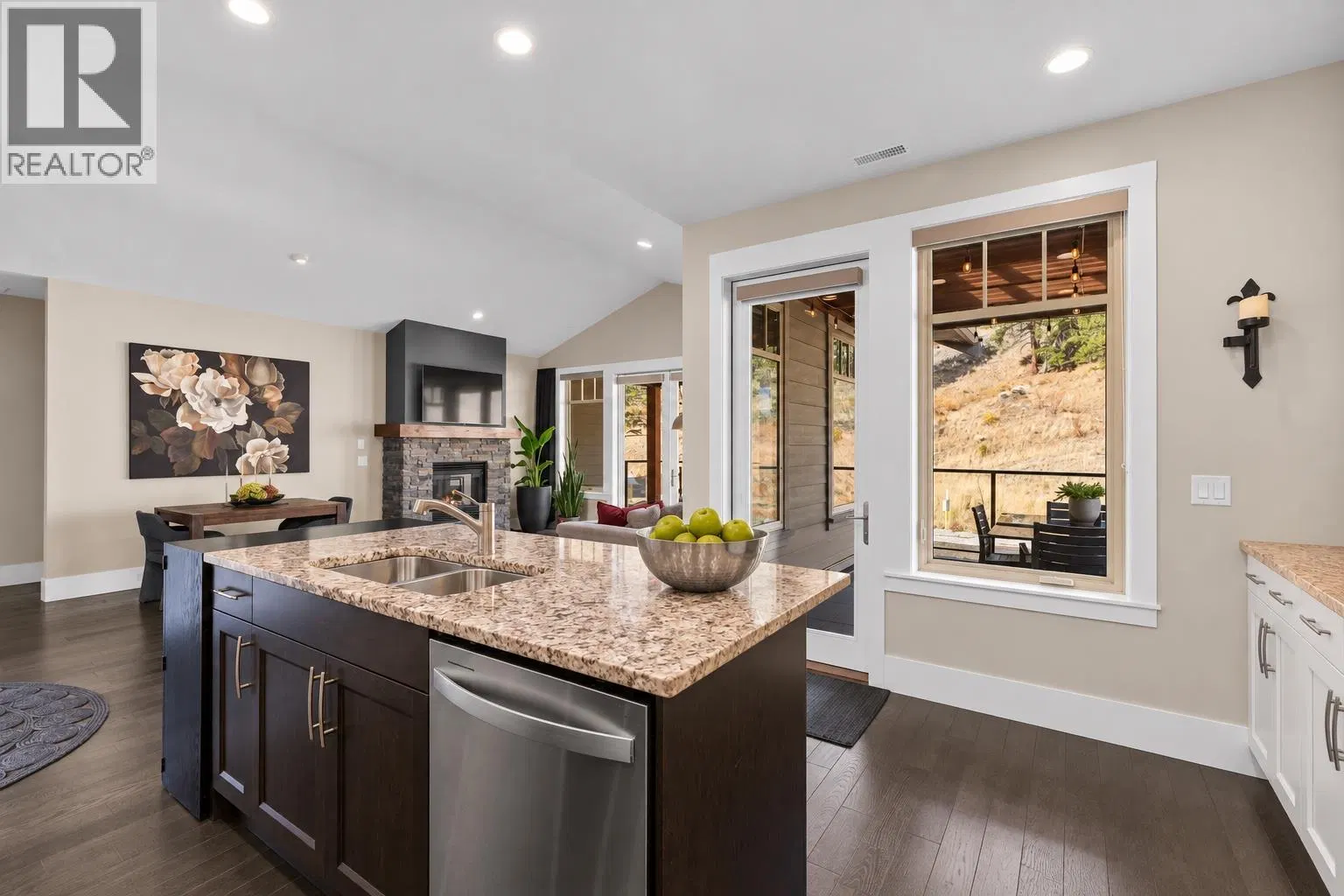 Photo 5 of 49 at #221 – 4000 Redstone Crescent