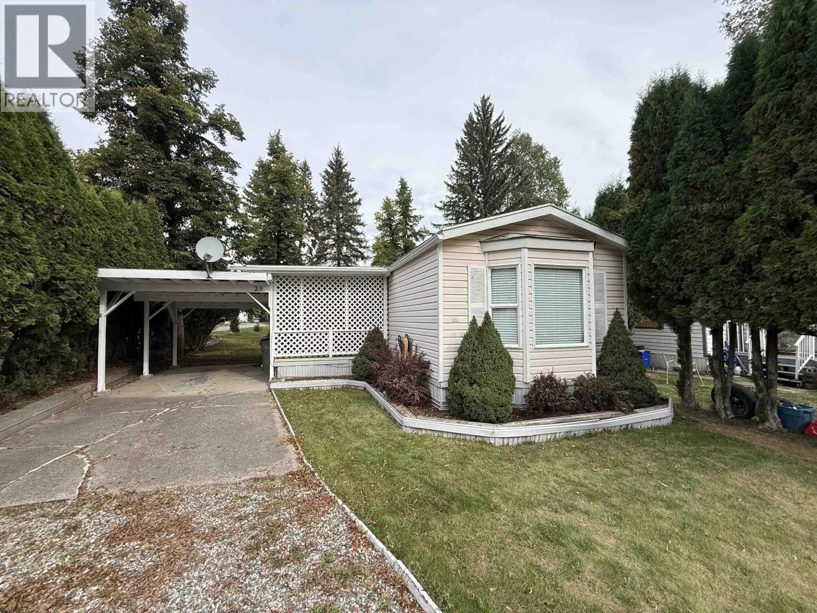 #25 – 654 NORTH FRASER Drive
