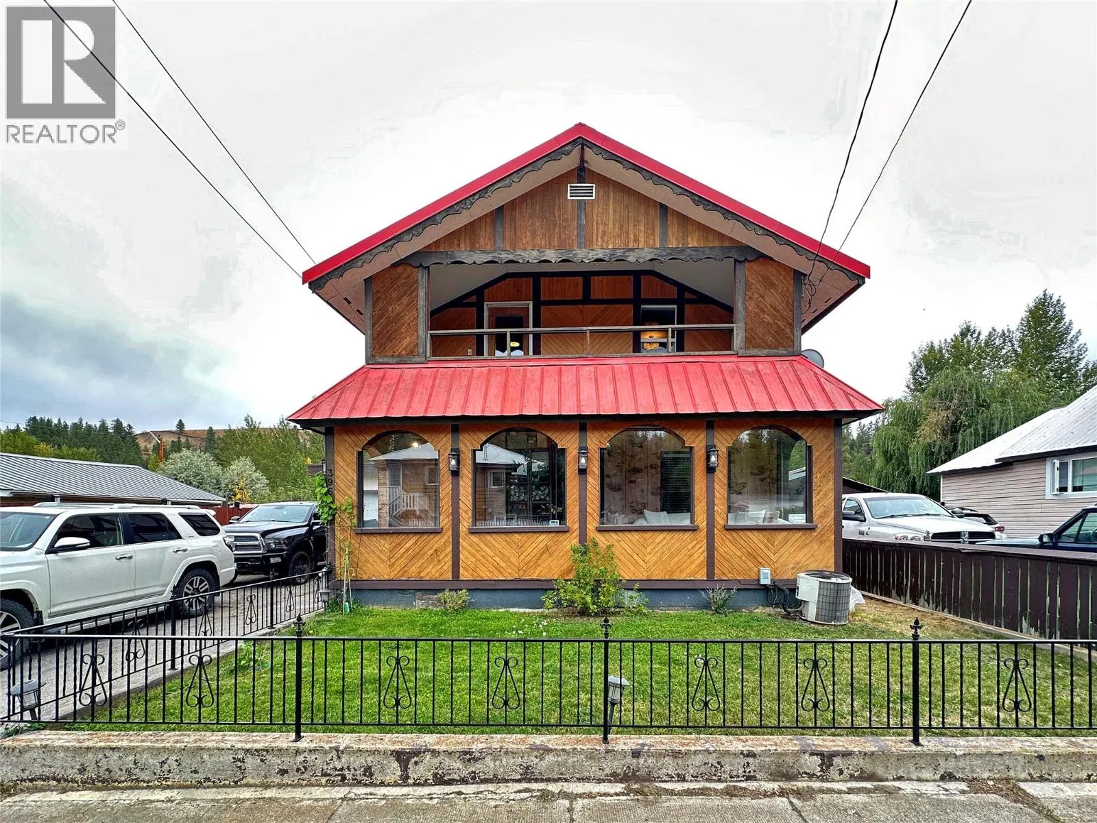 Photo 2 of 36 at 396 BURTON Avenue