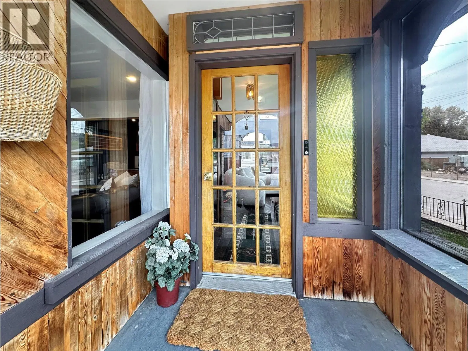 Photo 3 of 36 at 396 BURTON Avenue