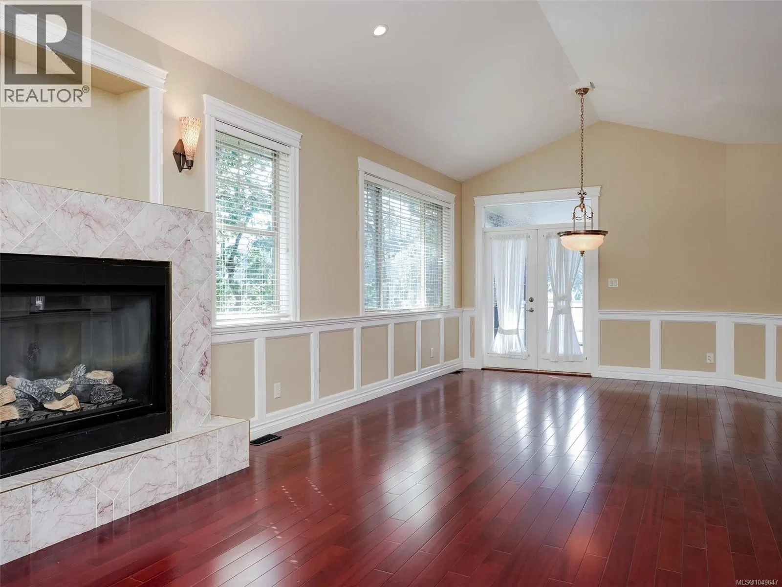 Photo 3 of 43 at 424 Nursery Hill Drive