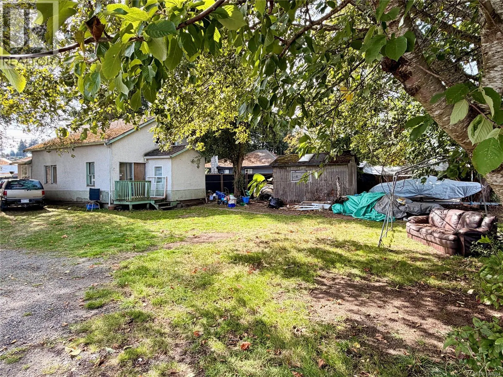 Photo 3 of 5 at 1600 17th Avenue