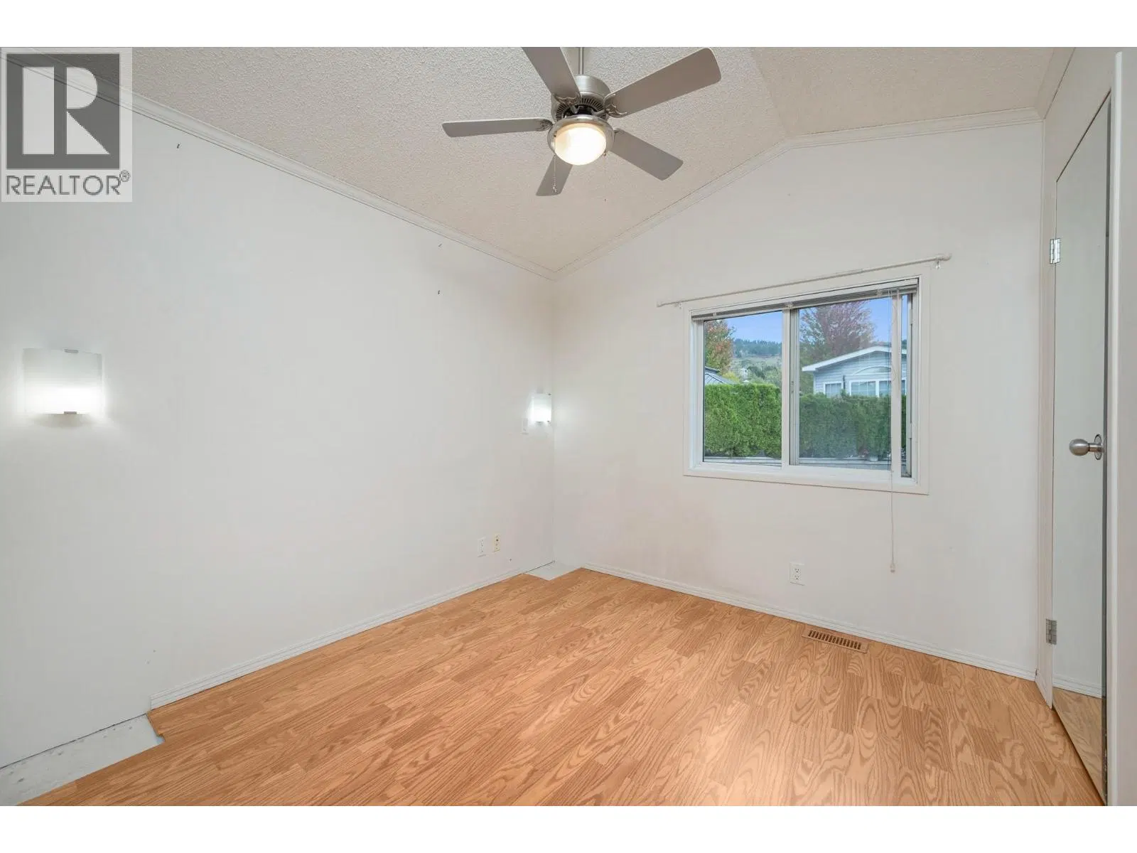 Photo 5 of 31 at #98 – 8000 Highland Road