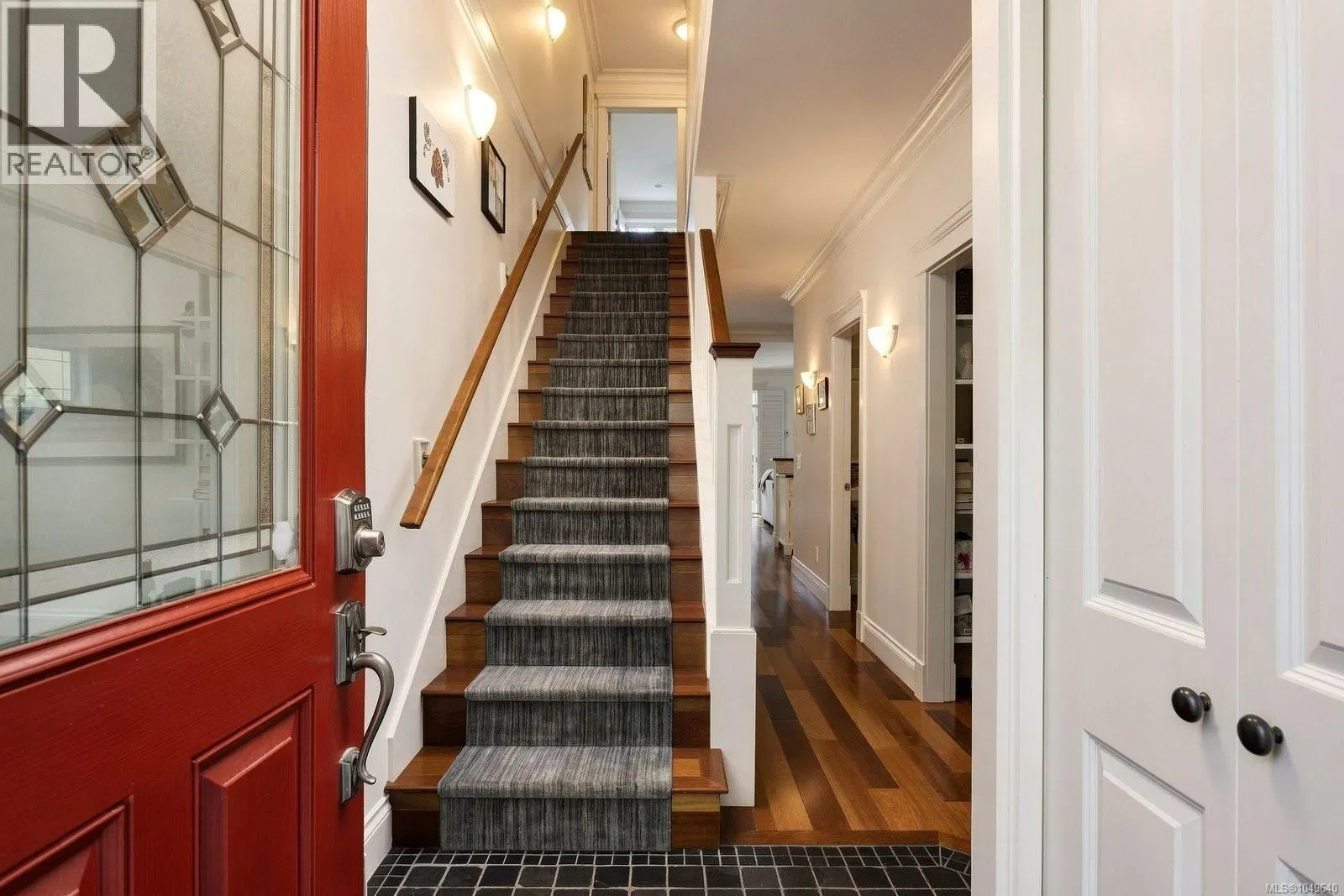 Photo 2 of 42 at 1046 Davie Street