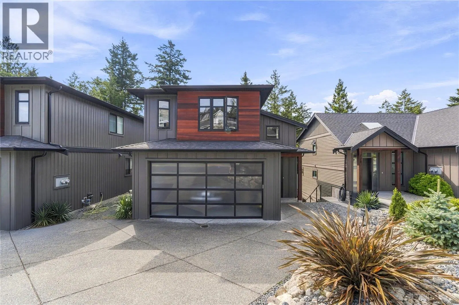Photo 3 of 38 at 230 Golden Oaks Crescent