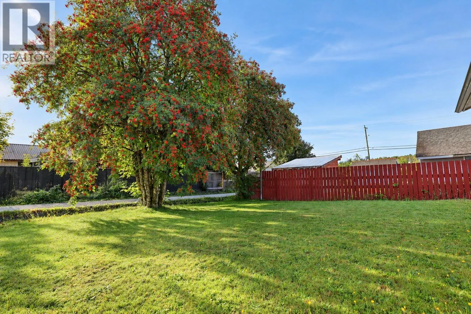 Photo 4 of 15 at 84 CAPILANO Street