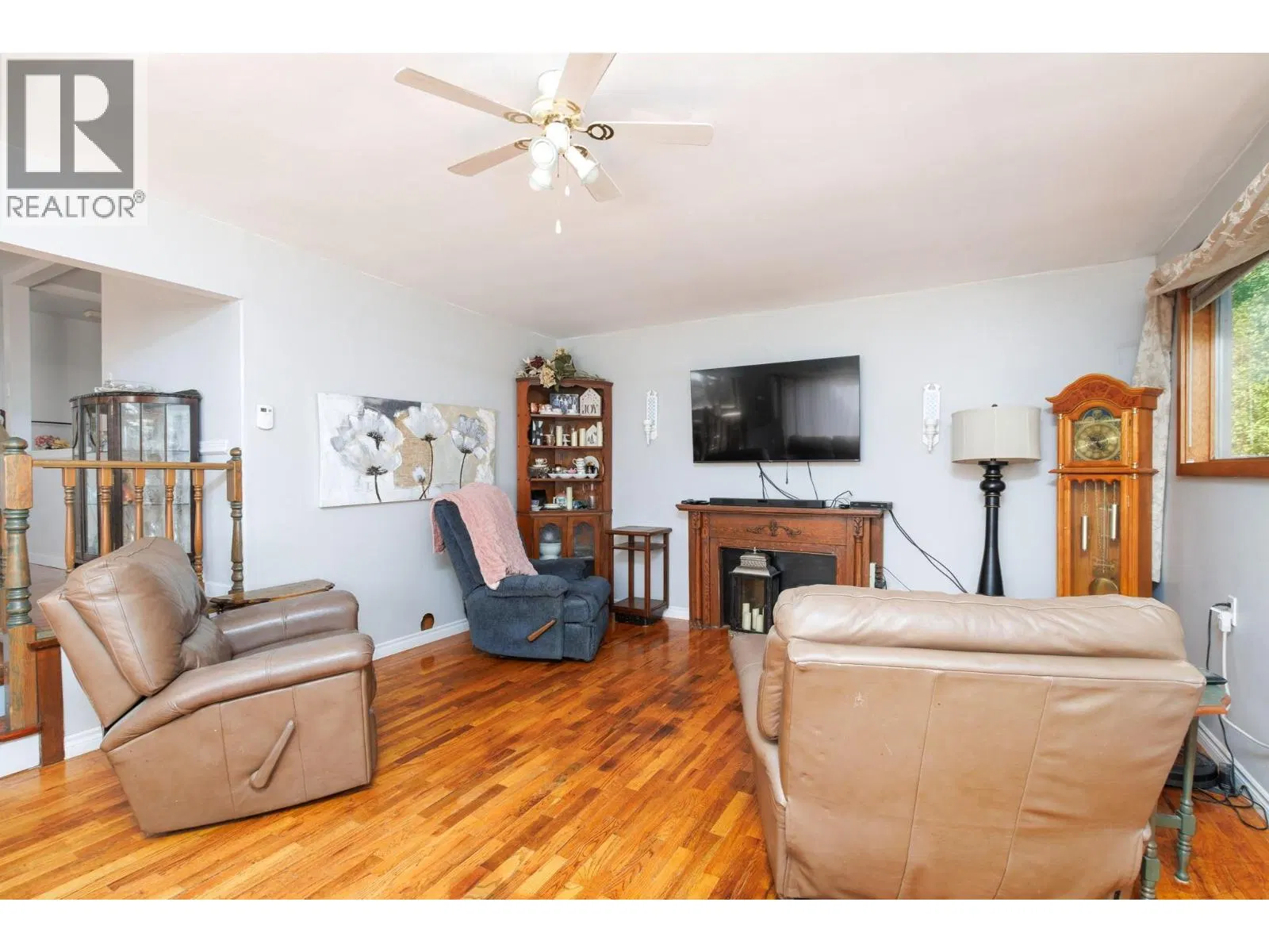 Photo 5 of 53 at 3591 65 Avenue