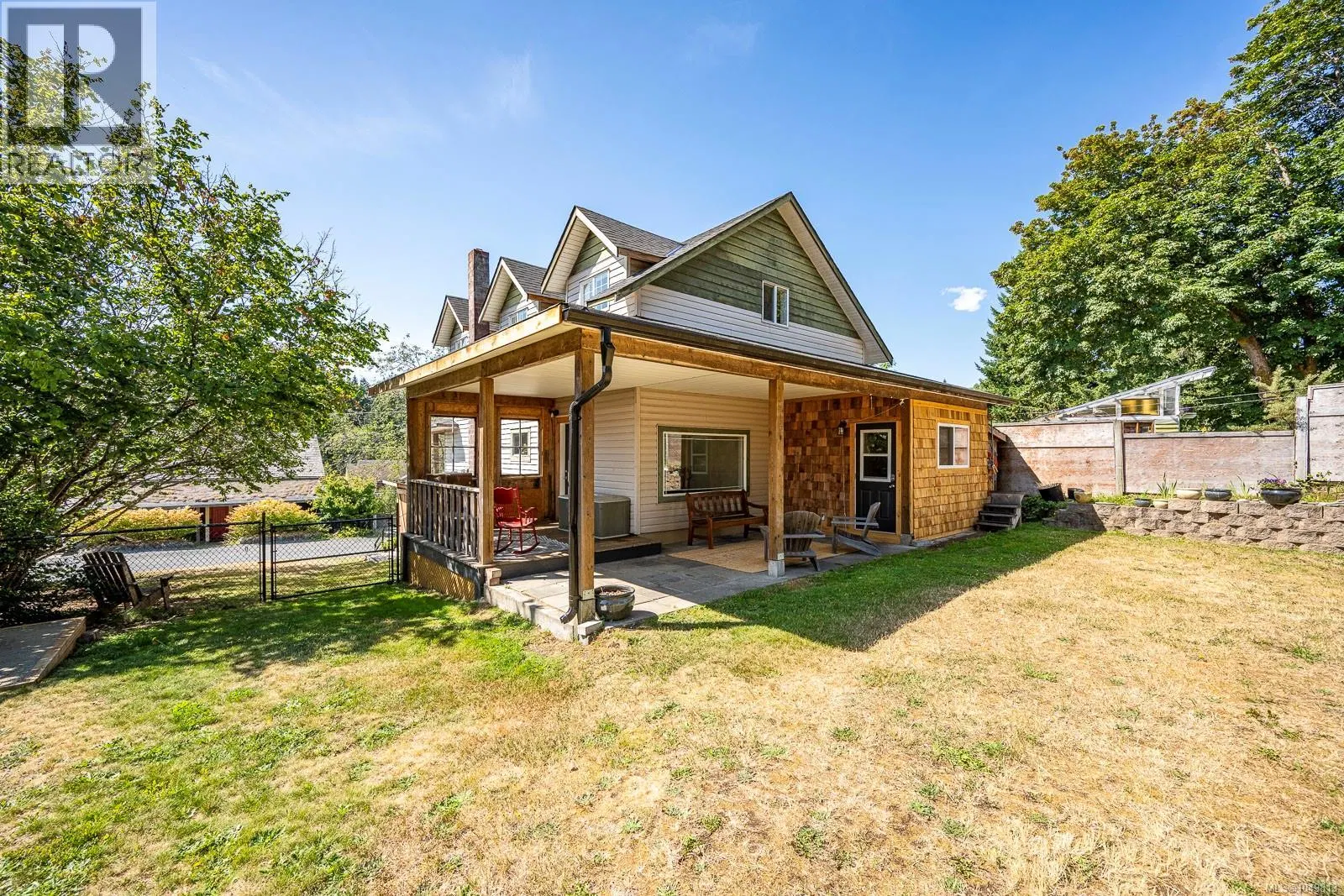 Photo 1 of 42 at 2612 Dunsmuir Avenue