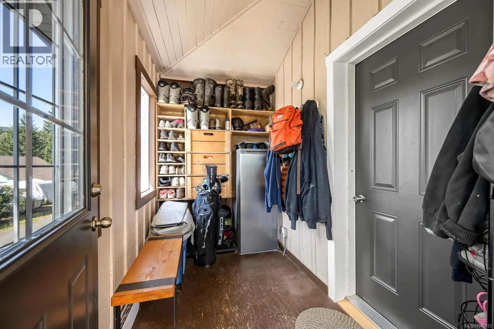 Photo 2 of 42 at 2612 Dunsmuir Avenue
