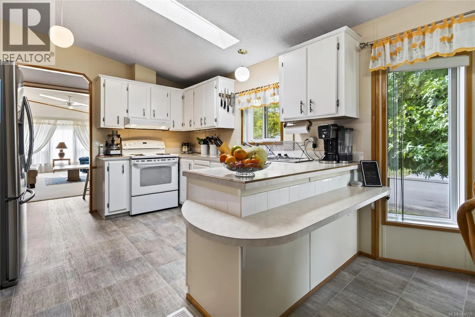 Photo 4 of 47 at #19 – 2140 20th Street