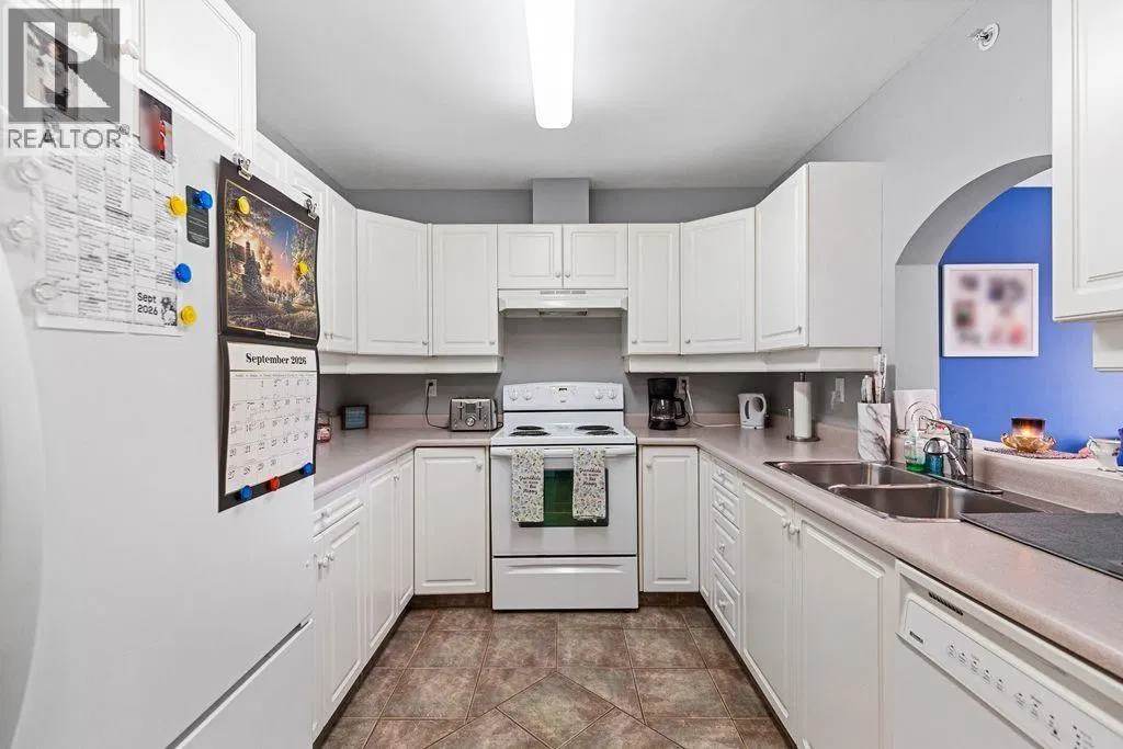 Photo 3 of 28 at #404 – 1638 6TH Avenue