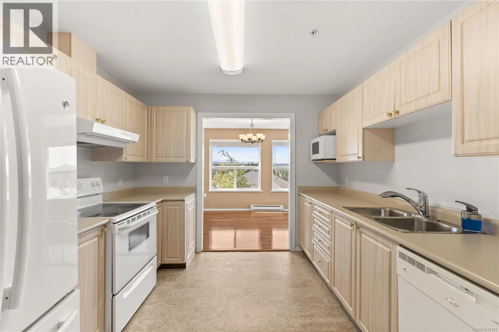 Photo 4 of 33 at #207 – 280 Dogwood Street