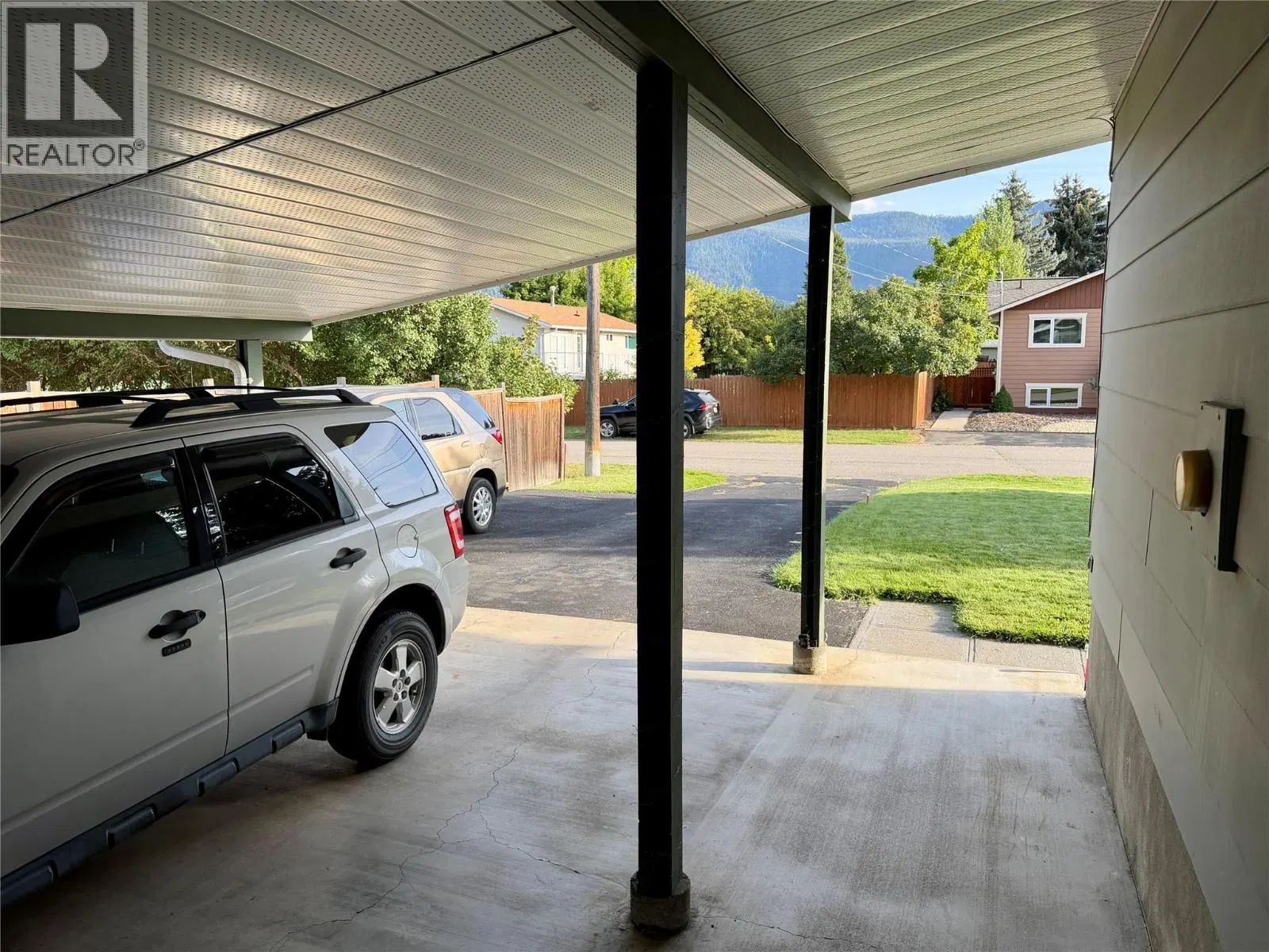 Photo 4 of 36 at 1623 Landsdowne Crescent