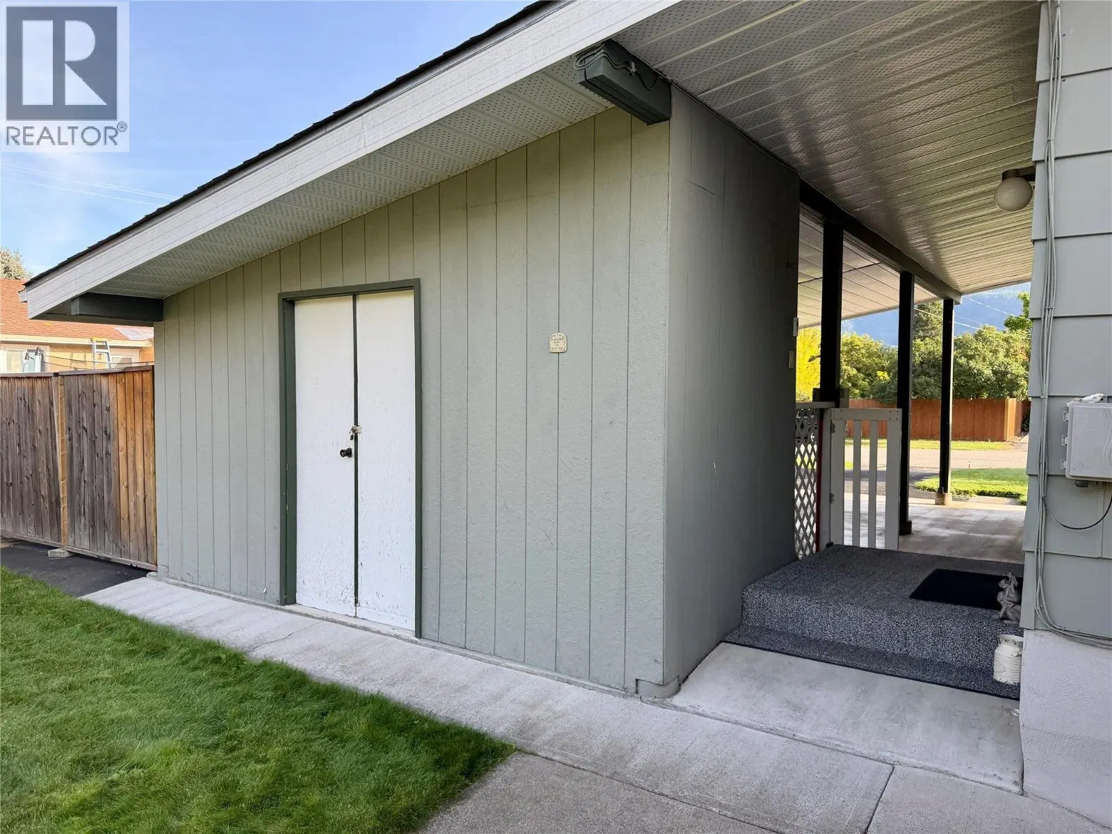 Photo 5 of 36 at 1623 Landsdowne Crescent