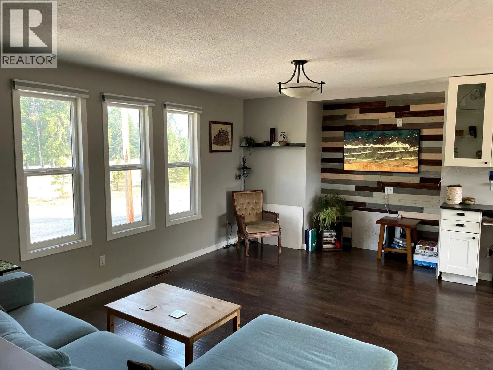 Photo 5 of 18 at 218 10TH Avenue